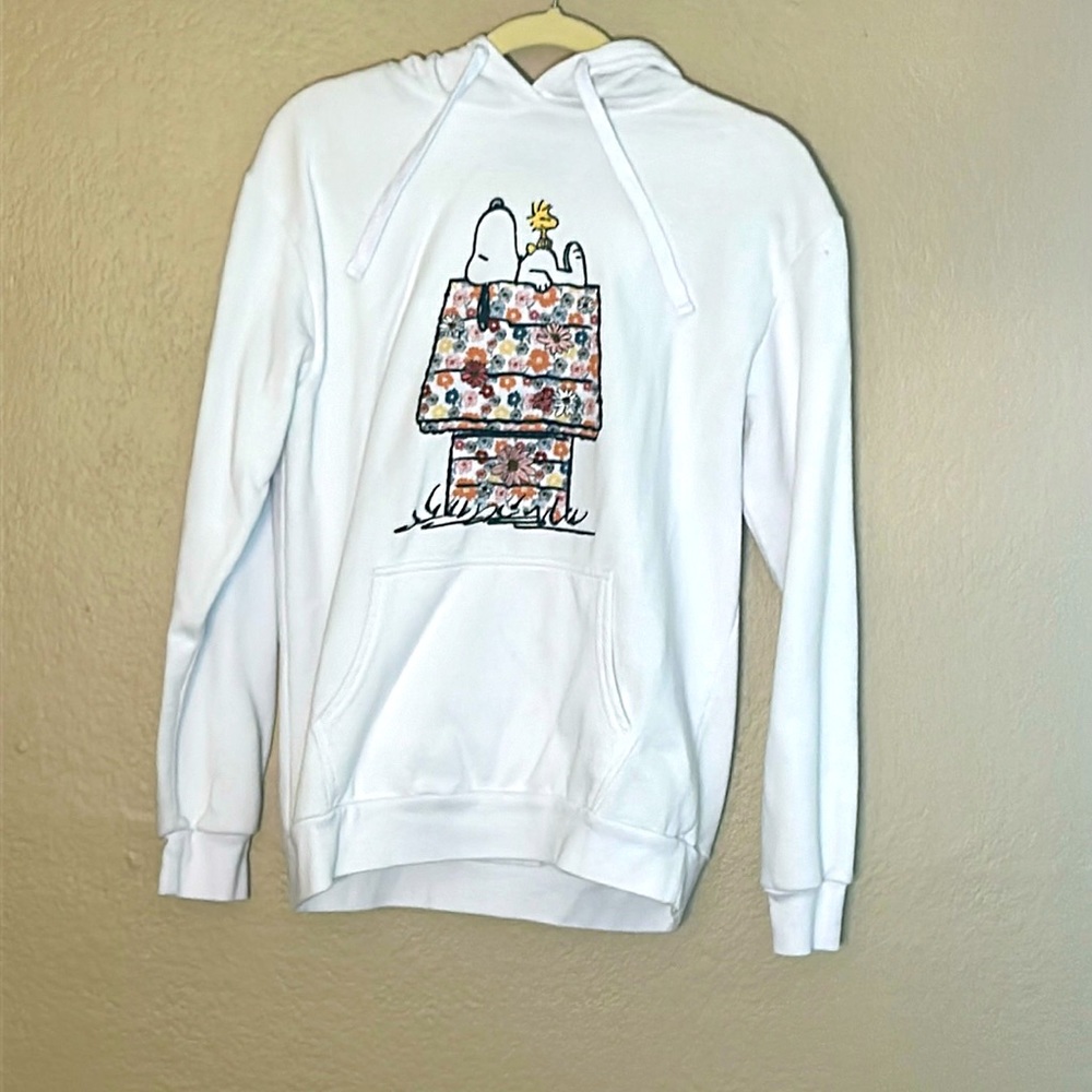 Women’s peanut sweatshirt, size large